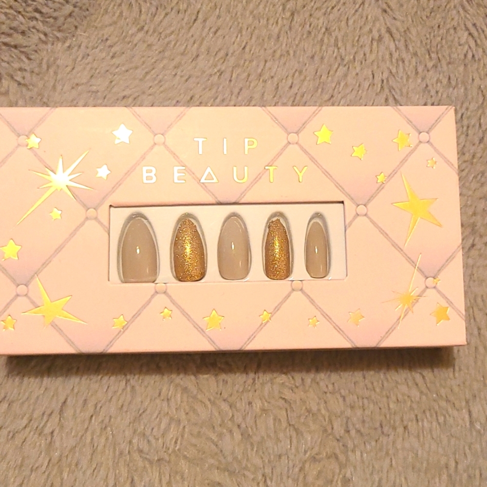 Press on nail kit